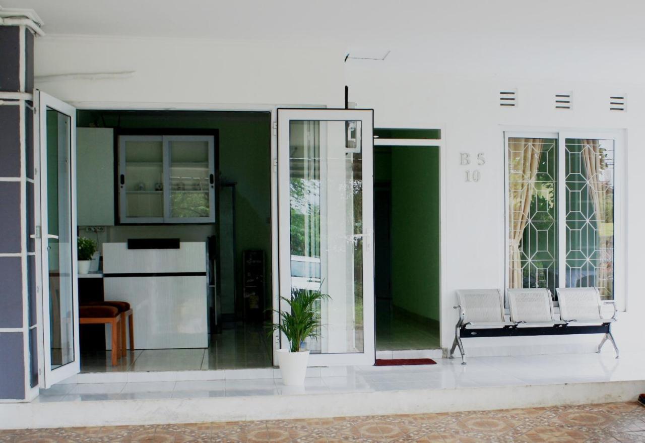 Aquina House Hotel Bogor Eksteriør billede