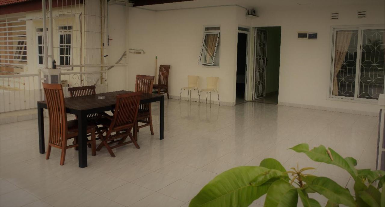 Aquina House Hotel Bogor Eksteriør billede