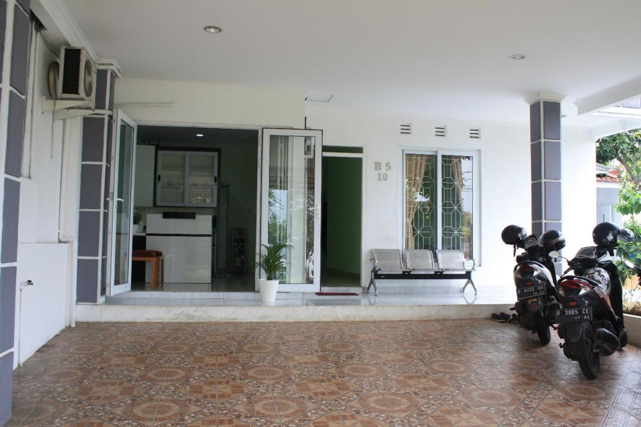 Aquina House Hotel Bogor Eksteriør billede
