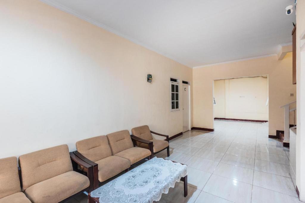 Aquina House Hotel Bogor Eksteriør billede